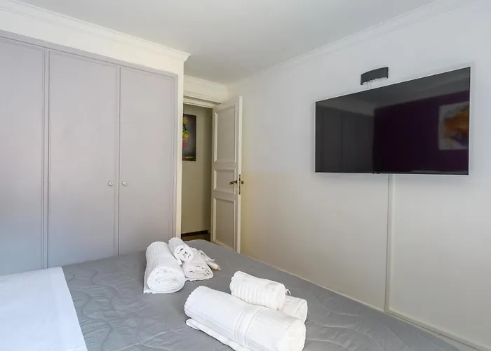 Historic Center - Navona Luxe Haven - Elevator, Soundproof & Netflix Appartement Rome